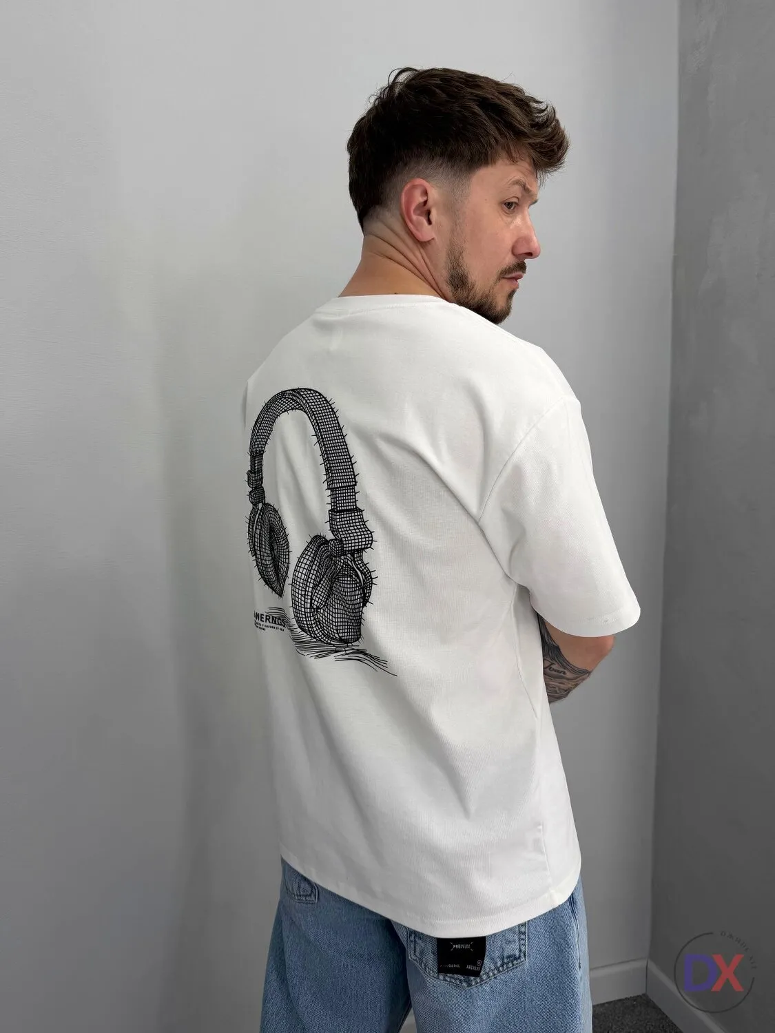 Футболка чоловіча біла оверсайз із принтом Headphones на спині  - фото 1